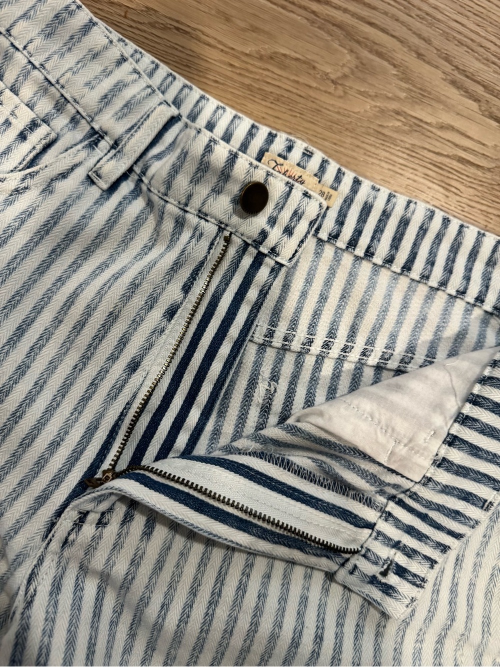 Faherty Women's Topsail Railroad Stripe Blue Denim Shorts size 28 - Picture 4 of 9